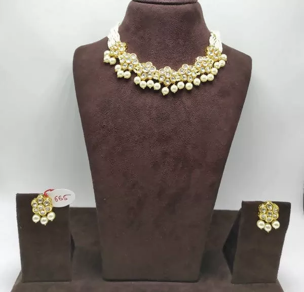 Khavi Arts Enamel Studded Pearl Choker-White